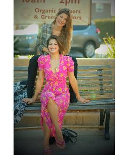 Jacqueline Fernandez feet photo thumbnail