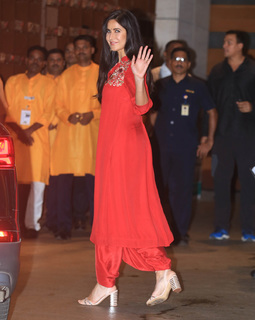 Katrina Kaif feet photo thumbnail