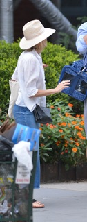 Naomi Watts feet photo thumbnail