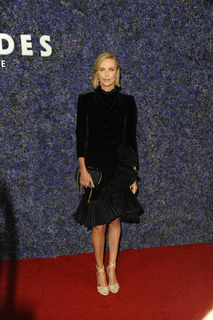 Charlize Theron feet photo thumbnail
