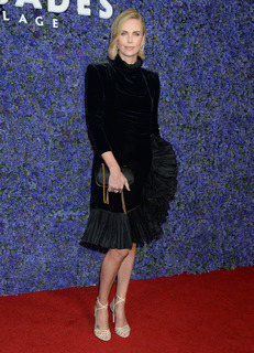 Charlize Theron feet photo thumbnail