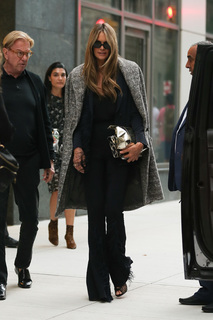 Elle Macpherson feet photo thumbnail