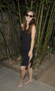 Olivia Wilde feet photo thumbnail