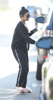 Vanessa Hudgens feet photo thumbnail