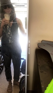 Abigail Spencer feet photo thumbnail