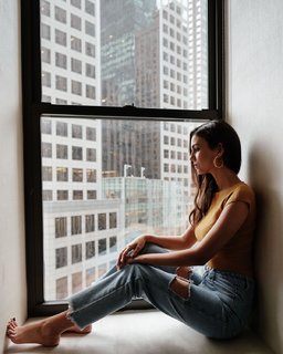 Victoria Justice feet photo thumbnail