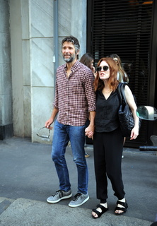 Julianne Moore feet photo thumbnail