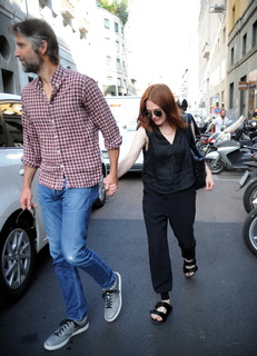 Julianne Moore feet photo thumbnail