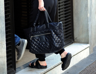 Julianne Moore feet photo thumbnail