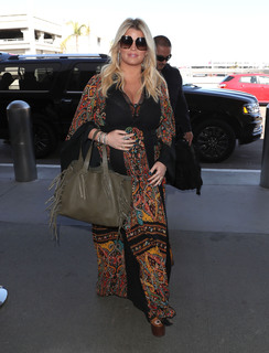 Jessica Simpson feet photo thumbnail