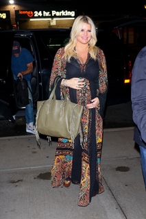 Jessica Simpson feet photo thumbnail