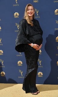 Yvonne Strahovski feet photo thumbnail