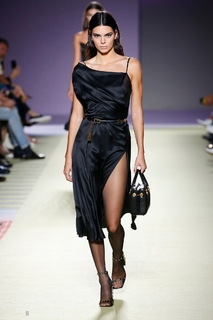 Kendall Jenner feet photo thumbnail