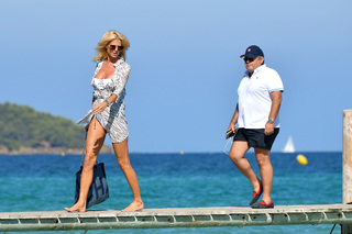 Victoria Silvstedt feet photo thumbnail