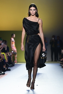 Kendall Jenner feet photo thumbnail