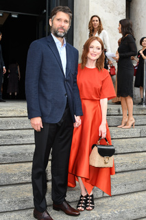 Julianne Moore feet photo thumbnail