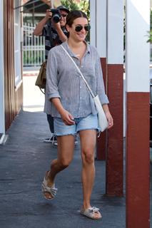 Lea Michele feet photo thumbnail