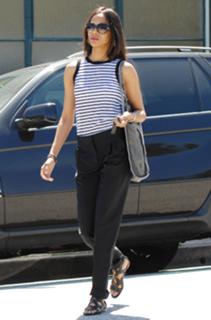 Zoe Saldana feet photo thumbnail