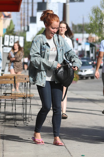 Kendra Wilkinson feet photo thumbnail