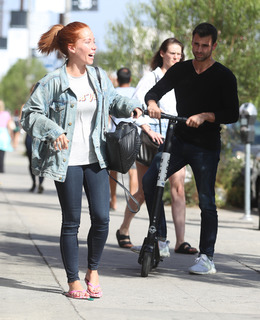 Kendra Wilkinson feet photo thumbnail