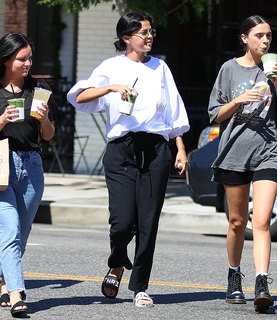 Selena Gomez feet photo thumbnail