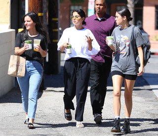 Selena Gomez feet photo thumbnail