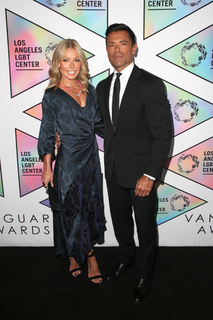 Kelly Ripa feet photo thumbnail