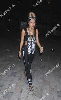 Pia Mia feet photo thumbnail