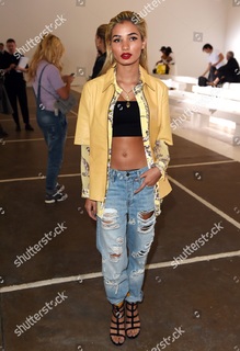 Pia Mia feet photo thumbnail
