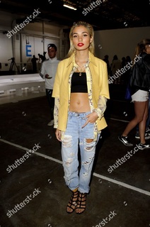 Pia Mia feet photo thumbnail
