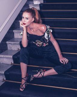 Marina Ruy Barbosa feet photo thumbnail