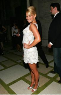 Jessica Simpson feet photo thumbnail