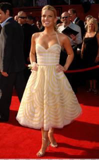 Jessica Simpson feet photo thumbnail