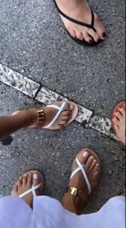 Giada De Laurentiis feet photo thumbnail