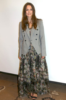 Keira Knightley feet photo thumbnail