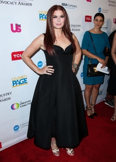 Debra Messing feet photo thumbnail