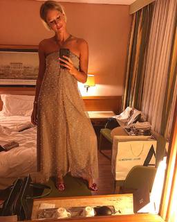 Federica Pellegrini feet photo thumbnail