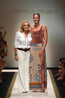 Federica Pellegrini feet photo thumbnail