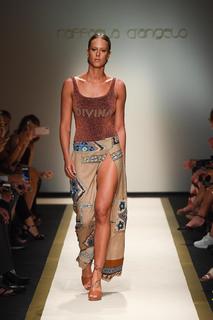 Federica Pellegrini feet photo thumbnail