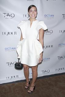 Mandy Moore feet photo thumbnail