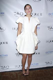 Mandy Moore feet photo thumbnail