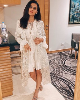 Taapsee Pannu feet photo thumbnail