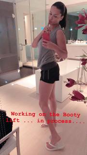 Adriana Lima feet photo thumbnail
