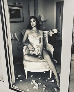 Irina Shayk feet photo thumbnail