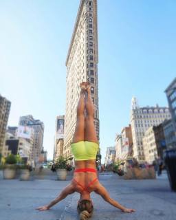 Kino MacGregor feet photo thumbnail