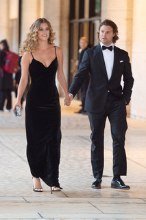 Nina Agdal feet photo thumbnail