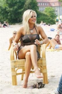 Dorota Rabczewska feet photo thumbnail