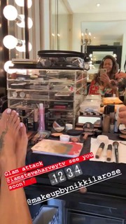 Brooke Burke feet photo thumbnail