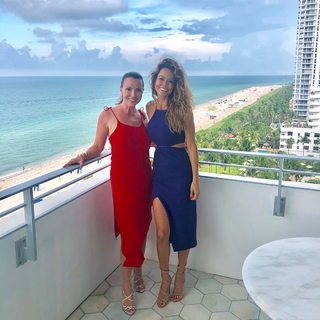 Brooke Burke feet photo thumbnail