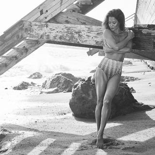 Brooke Burke feet photo thumbnail